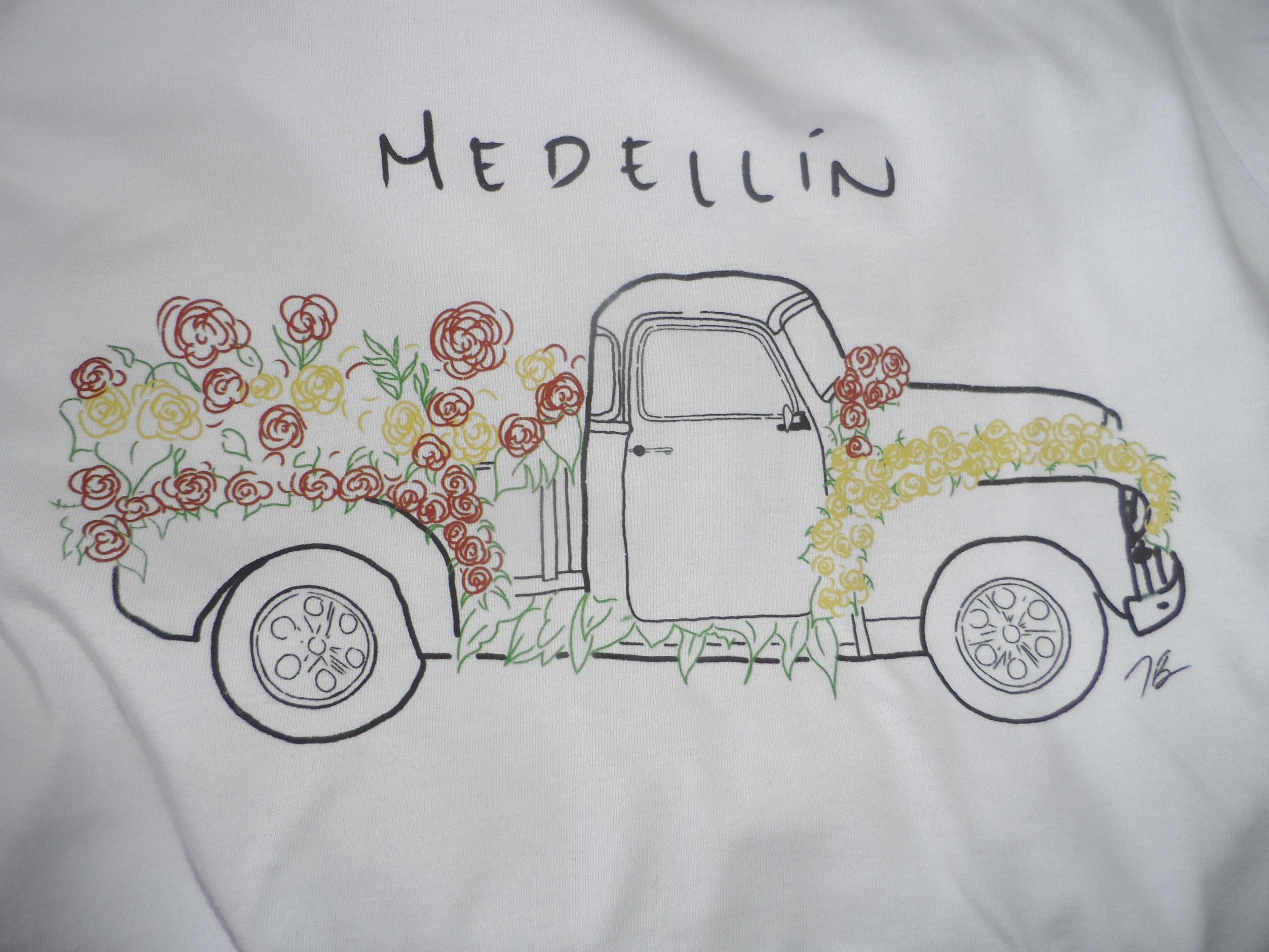 #07 Camiseta “Flores sobre ruedas” – Feria de Medellín